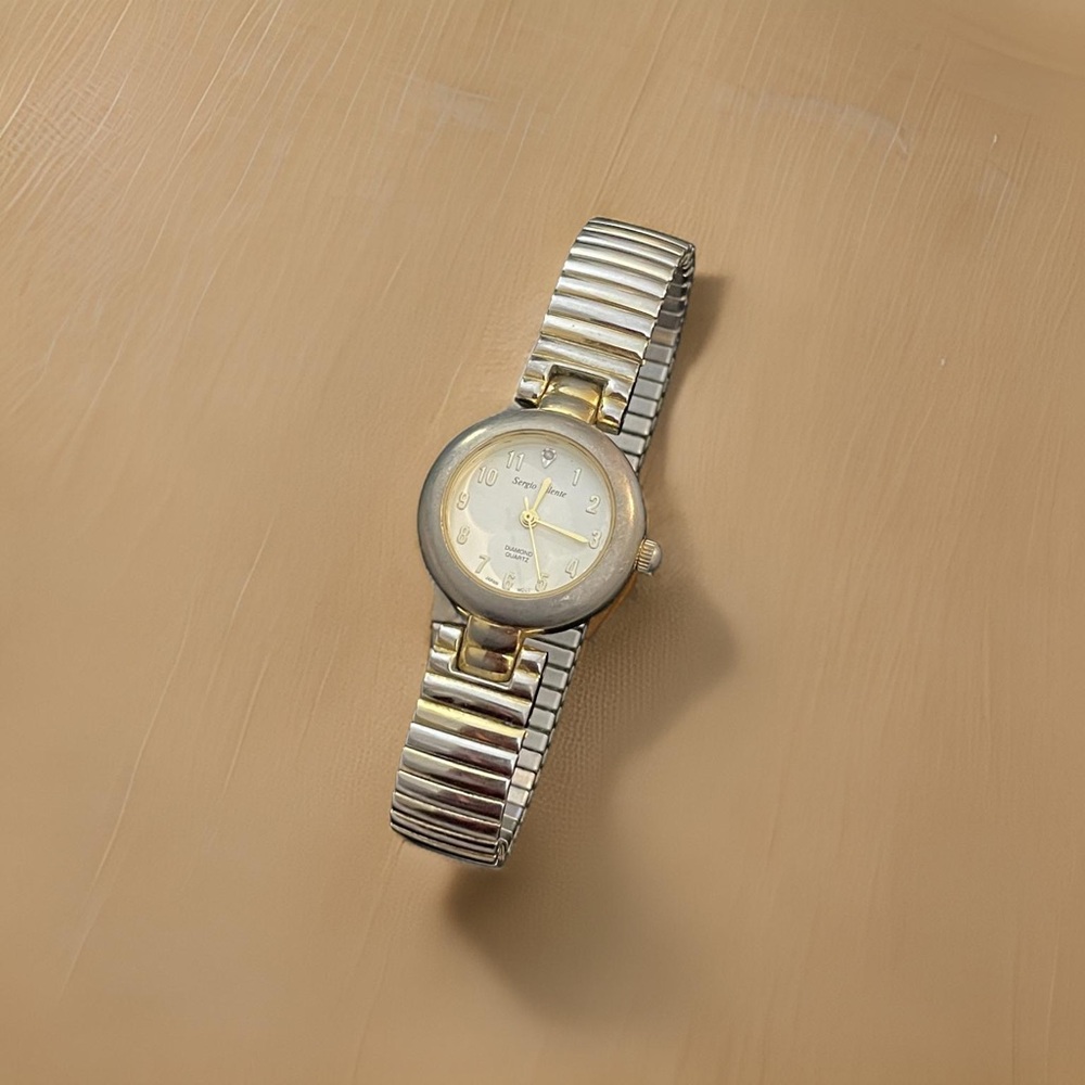 Vintage Sergio Valente Diamond Quartz Wristwatch, stretch wristband Running well - Picture 2 of 2